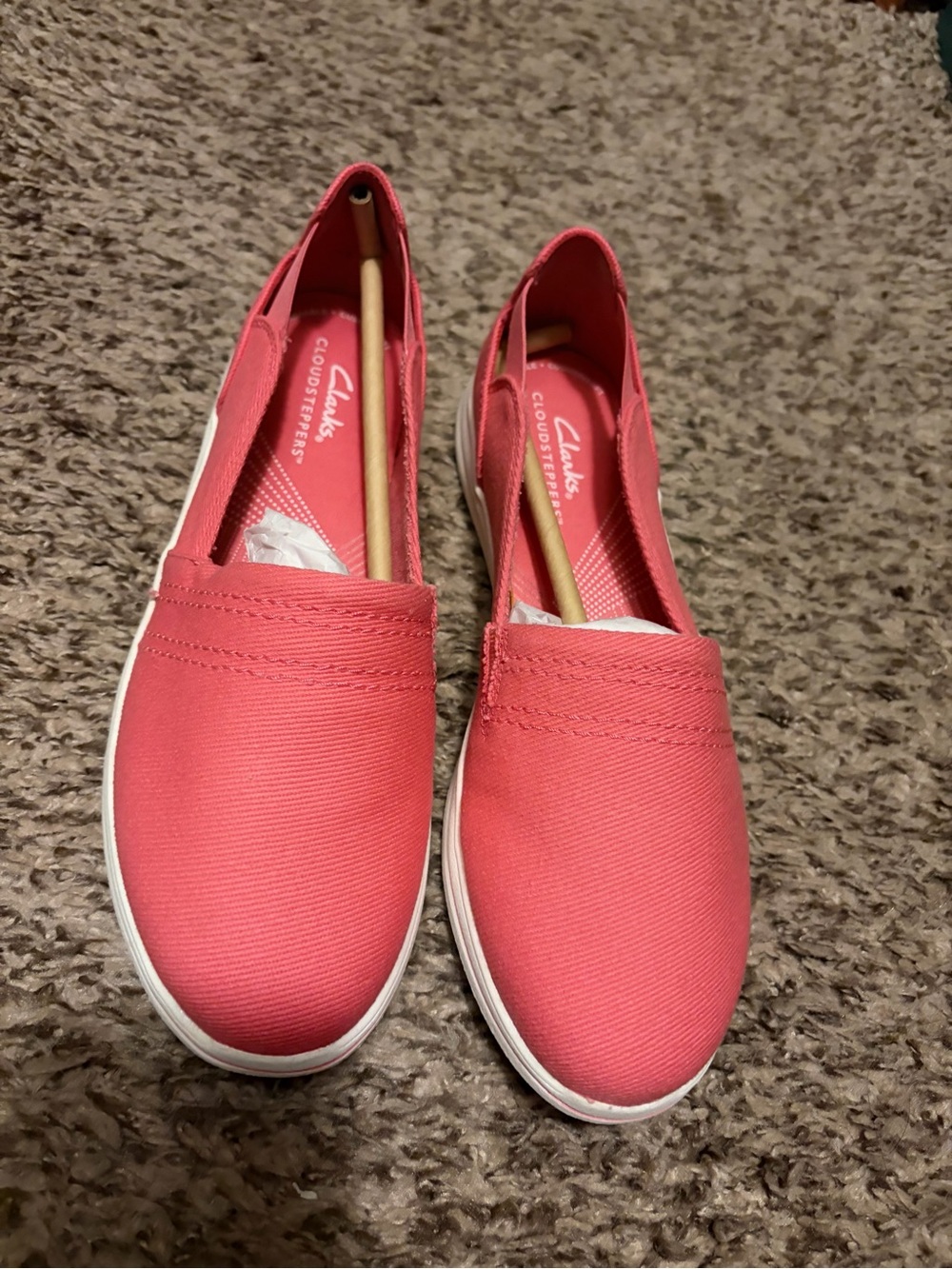 Brand new Clarks Cloudsteppers Women’s Coral Canvas Slip-On Flats size US 7.5